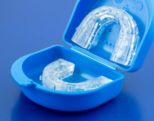 Sleep apnea treatment oral appliance therapy in carrying case